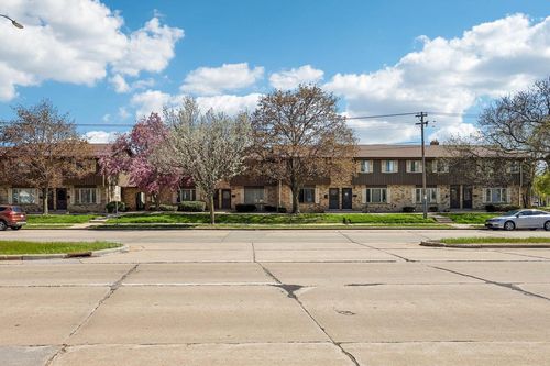 9907 W Beloit Road, Milwaukee, WI, 53227 | Card Image