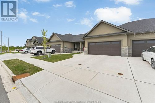 118 Jones St, Essex, ON, N8M0B2 | Card Image