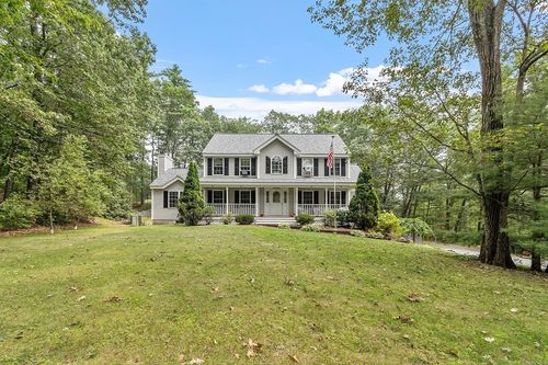 711 Page St, Lunenburg, MA, 01462-2133 | Card Image