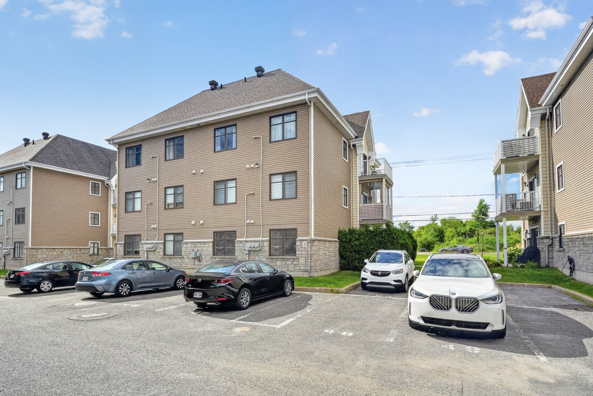 Residential Lease in Québec (La Haute-Saint-Charles) 2