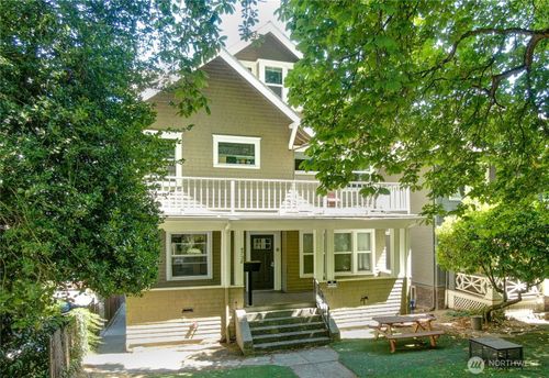 4738 17th Ave Ne, Seattle, WA, 98105-4211 | Card Image