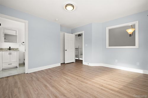 7618 Sylvan St, Shelby Township, MI, 48317-4367 | Card Image