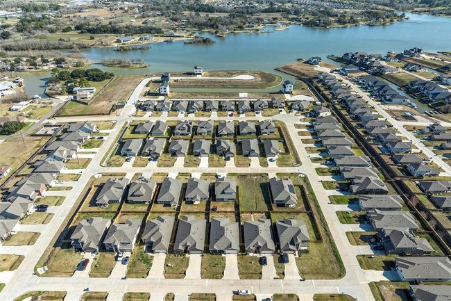 Lake Conroe is nearby! | Image 32