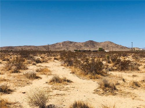 2 Napa Rd, Landers, CA, 92285 | Card Image