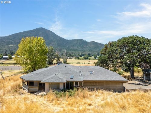 1518 Upper Applegate Rd, Jacksonville, OR, 97530-9180 | Card Image