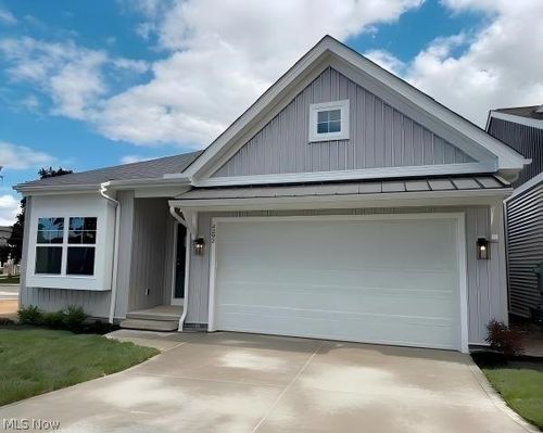 4292 Campus Ln, Willoughby, OH, 44094-5848 | Card Image