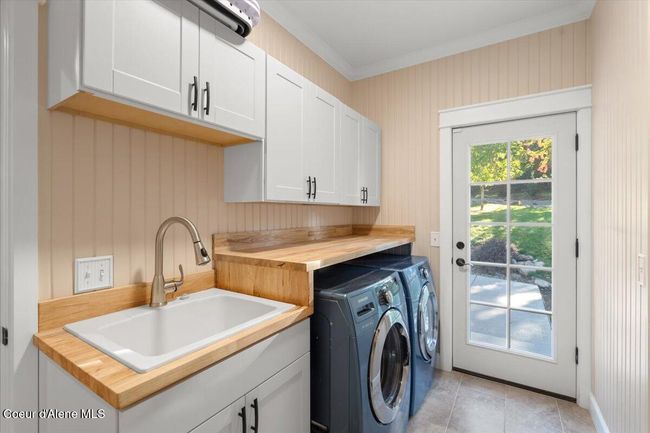 Main level laundry | Image 34