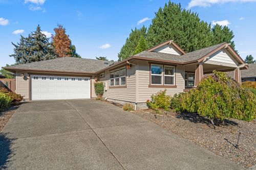 918 Schaefers Ln, Grants Pass, OR, 97526-5927 | Card Image
