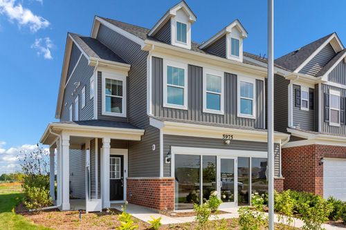 07503-5916 Hawkweed Dr, Naperville, IL, 60564-1052 | Card Image