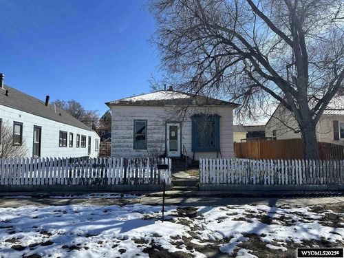 219 S 3rd St, Douglas, WY, 82633-2552 | Card Image