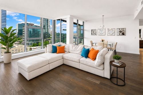 1502-188 Bellevue Way Ne, Bellevue, WA, 98004-5282 | Card Image