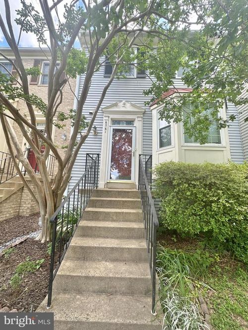 6761 Jenny Leigh Ct, CENTREVILLE, VA, 20121-2564 | Card Image