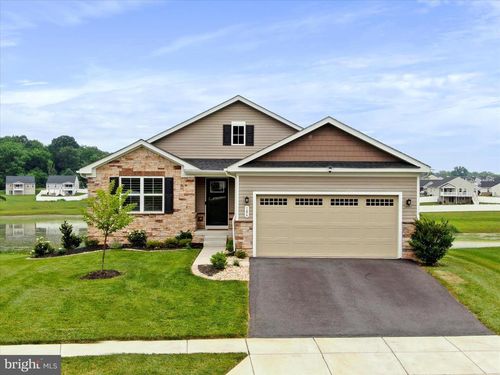 186 Shorefront Dr, MARTINSBURG, WV, 25403-1820 | Card Image