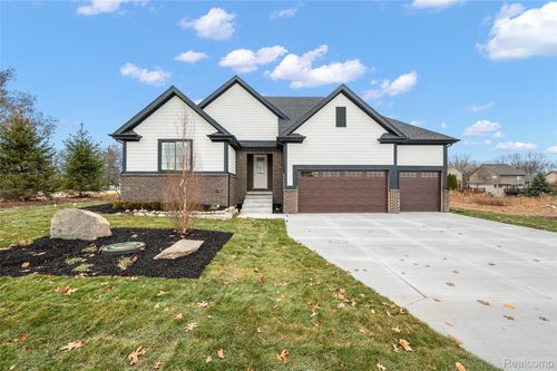 29697 Red Fox Ln, New Baltimore, MI, 48047 | Card Image
