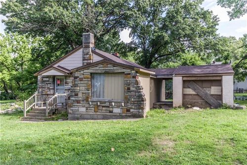 4415 August Ln, Kansas City, KS, 66106-1841 | Card Image