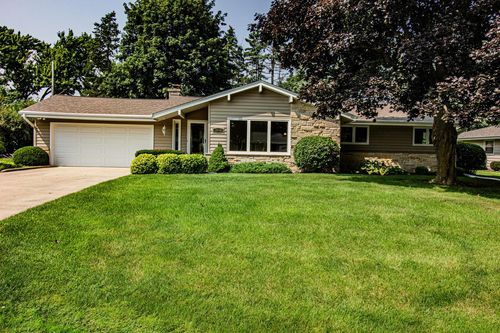 13540 W Park Avenue, New Berlin, WI, 53151 | Card Image