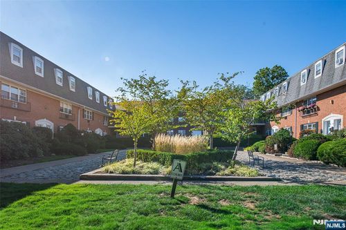 25 River Rd, Nutley, NJ, 07110-3446 | Card Image