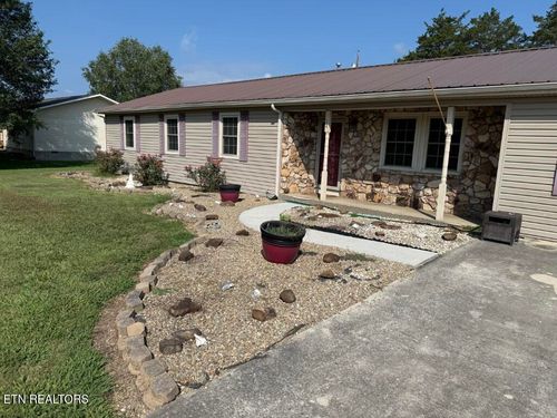324 Farris Cir, La Follette, TN, 37766-5310 | Card Image