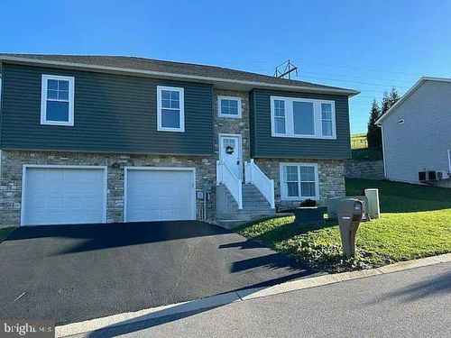 755 Golden Spring Dr, WAYNESBORO, PA, 17268-2916 | Card Image