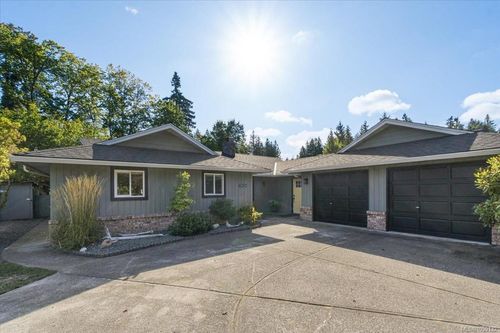 620 Spruce St, Qualicum Beach, BC, V9K1J1 | Card Image