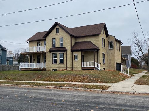 818 N 6th St, Manitowoc, WI, 54220-3358 | Card Image