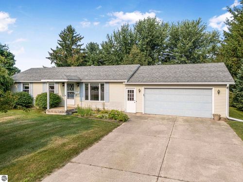 121 Barbara St, Cadillac, MI, 49601-2455 | Card Image