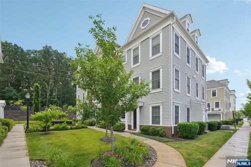 42 Roosevelt Dr, Wood Ridge, NJ, 07075-2501 | Card Image