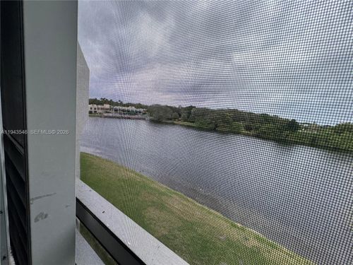 405-9450 Poinciana Pl, Davie, FL, 33324-4870 | Card Image