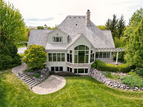 11560 N Canterbury Dr, Mequon, WI, 53092-2781 | Card Image