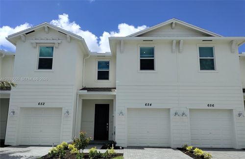 654-654 Se Lake Falls St, Port St. Lucie, FL, 34984-6692 | Card Image
