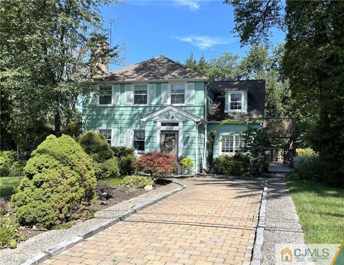 6 Manor Pl, East Brunswick, NJ, 08816-1115 | Card Image