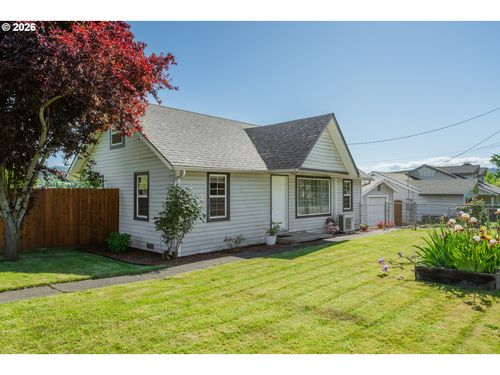 2205 Landers Ave, Roseburg, OR, 97471-4781 | Card Image