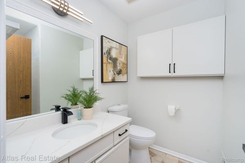 5007 Sandalwood Dr, Grand Blanc, MI, 48439-4261 | Card Image