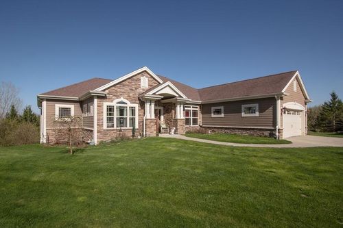 N5194 Blue Valley Rd, Hartford, WI, 53027-9335 | Card Image