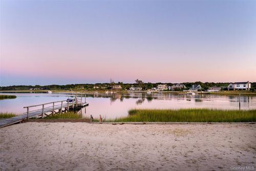 8 Landsend Ln, Southampton, NY, 11968-3507 | Card Image