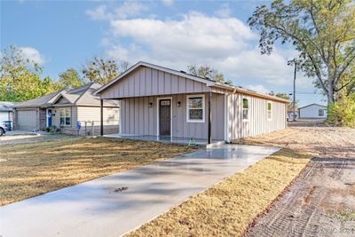 620 E 5th Avenue, House other with 2 bedrooms, 2 bathrooms and null parking in Bristow OK | Image 2