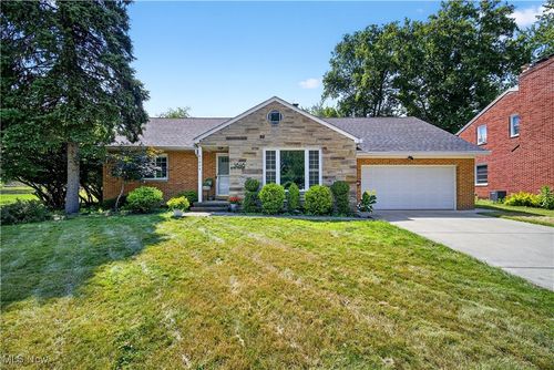 5846 Royal Parkway Dr, Parma Heights, OH, 44130-1507 | Card Image