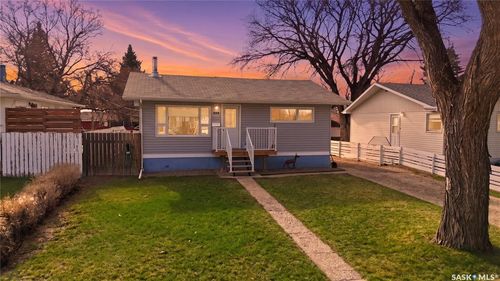 444 5th Ave Se, Swift Current, SK, S9H3N4 | Card Image
