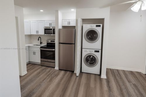 0-417 Nw 2nd Ave, Hallandale Beach, FL, 33009-3302 | Card Image
