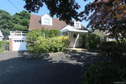 43 Ivanhoe Pl, Valley Stream, NY, 11580-2901 | Card Image