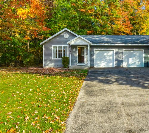 15135 Huckleberry Ct, Spring Lake, MI, 49456-2816 | Card Image