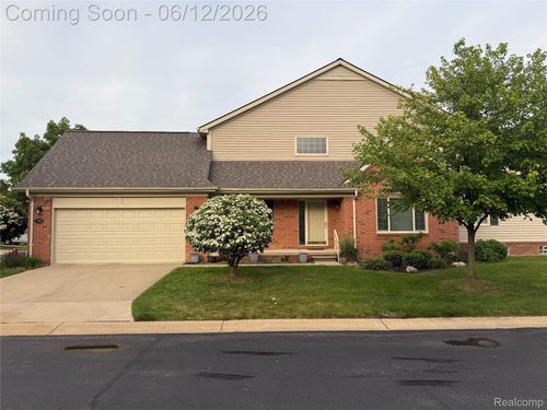 44-3721 Knightbridge Cir, Sterling Heights, MI, 48314-4530 | Card Image