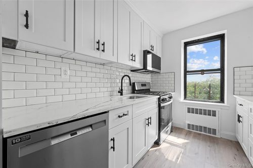 5f-37-26 87th St, Jackson Heights, NY, 11372-7512 | Card Image