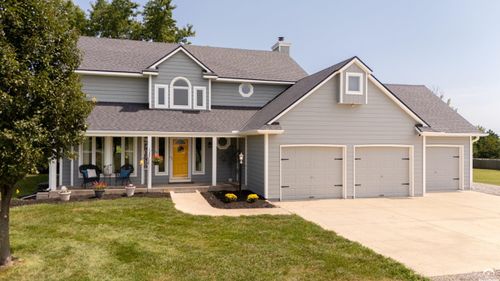 1210 E 2142nd Rd, Eudora, KS, 66025-8102 | Card Image