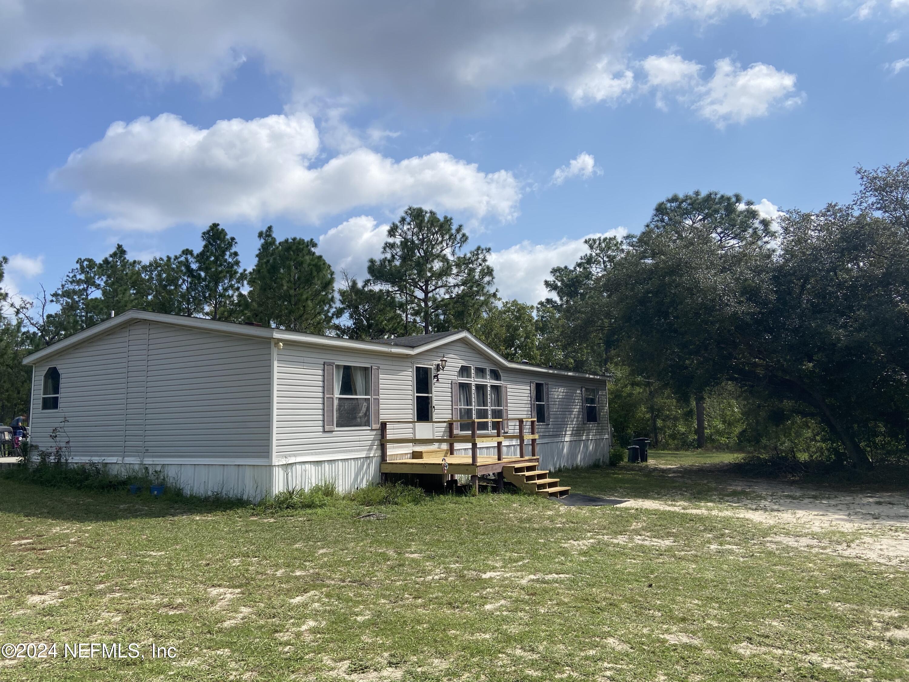 Melrose Landing Blvd, Hawthorne, FL 32640