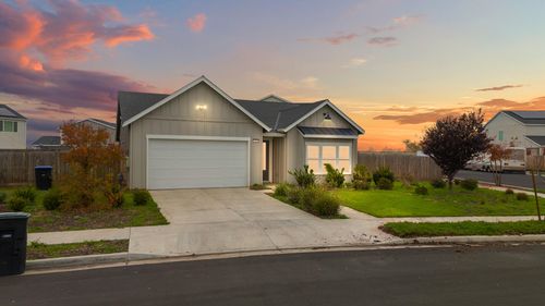 3725 N Newton Dr, Visalia, CA, 93291-7774 | Card Image