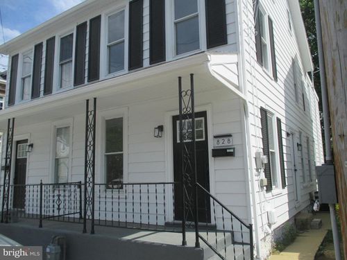 828 Broad St, CHAMBERSBURG, PA, 17201-1291 | Card Image