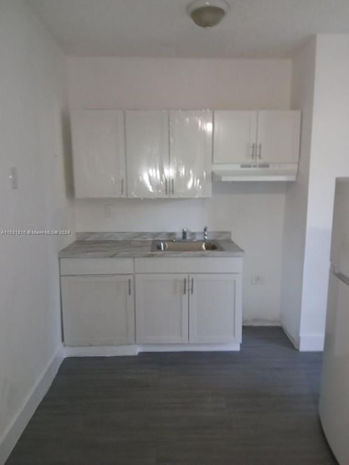 apt-17-1003 Sw 15th Ave, Miami, FL, 33135-5252 | Card Image