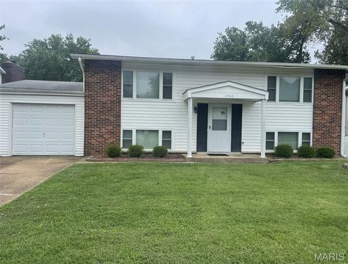 11932 Ameling Rd, Maryland Heights, MO, 63043-1541 | Card Image