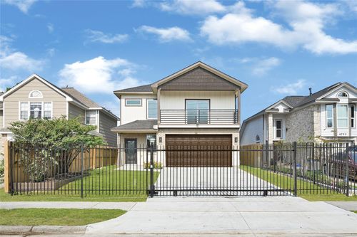 4802 Tracemeadow Dr, Houston, TX, 77066-4043 | Card Image